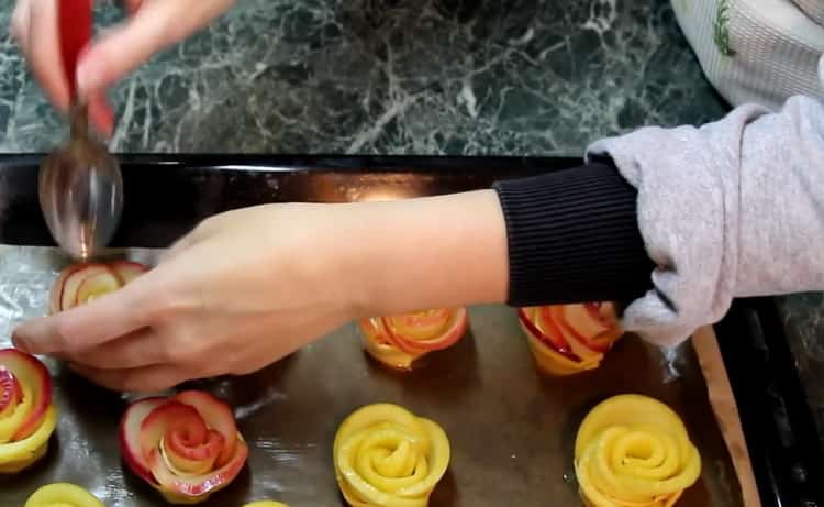 Puff pastry rosas na may mga mansanas - masarap at masarap na cookies