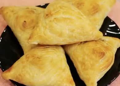 Puff pastry samsa na may tinadtad na karne - masarap at kasiya-siya