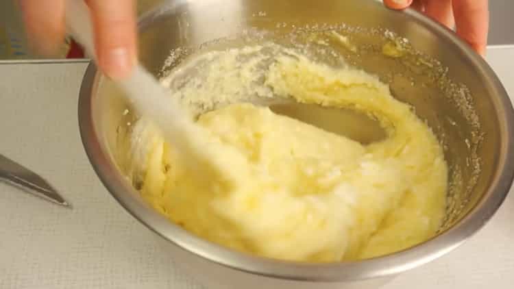 Upang ihanda ang curd cake sa oven, ihanda ang mga sangkap