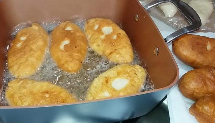 Paano malaman kung paano lutuin ang masarap na pastry para sa mga pie ng patatas