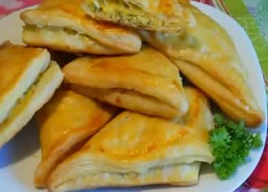 Khachapuri na may puff pastry cheese - mabilis at masarap