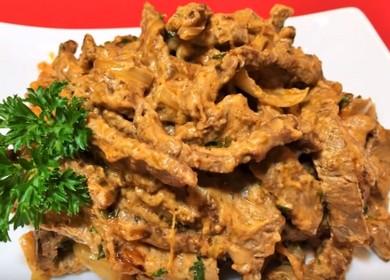 Nagluto kami ng malambot na beef stroganoff na may isang hakbang-hakbang na recipe na may isang larawan.