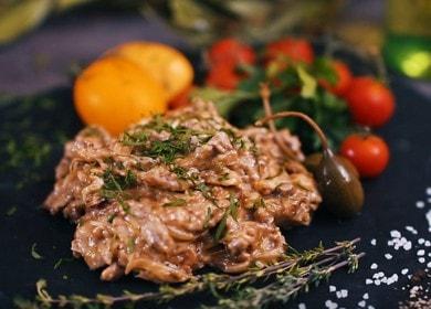 Pagluluto ng beef stroganoff: isang klasikong recipe na may cream.