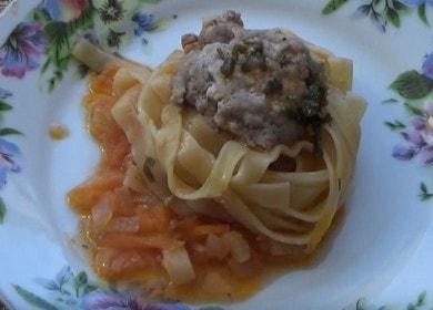 Nagluto kami ng masarap na pasta nests na may tinadtad na karne ayon sa isang sunud-sunod na recipe na may larawan.