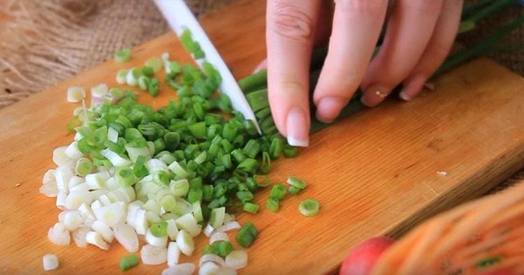 Grind fresh chives.