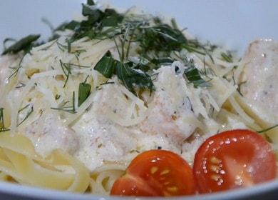 Pag-aplay ng pasta na may pulang isda sa isang mag-atas na sarsa: lutuin ayon sa recipe, tingnan ang mga sunud-sunod na mga larawan.