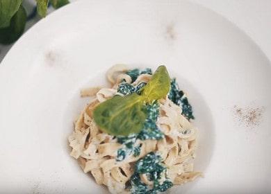 Pag-aplay ng fettuccine pasta gamit ang iyong sariling mga kamay: nagluluto kami ayon sa recipe na may isang larawan.