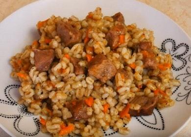 Nagluto kami ng isang masarap na pilaf mula sa perlas barley na may karne ayon sa isang sunud-sunod na recipe na may isang larawan.