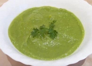 Naghahanda kami ng isang malumanay na broccoli puree ng diyeta ayon sa isang sunud-sunod na recipe na may isang larawan.