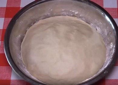 Inihahanda namin ang lebadura ng lebadura sa kefir, malambot bilang mahimulmol, ayon sa recipe na may isang larawan.