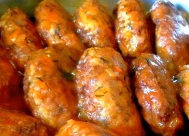 Naghahanda kami ng masarap na mga meatball na may bakwit at mabangong gravy ayon sa isang hakbang na hakbang na may isang larawan.