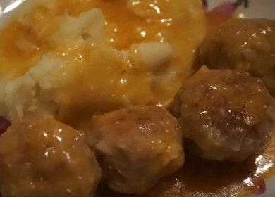 Nagluto kami ng masarap na mga meatball na may gravy sa isang pan ayon sa isang hakbang na hakbang na may recipe.