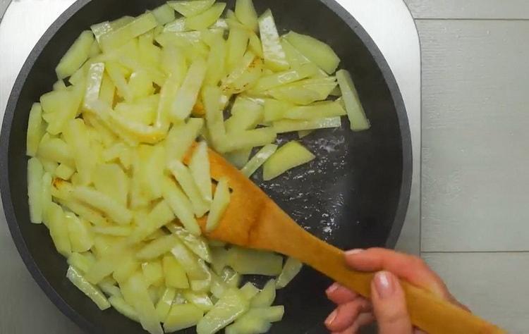 Magprito ng patatas upang gawin ang mga pangunahing kaalaman