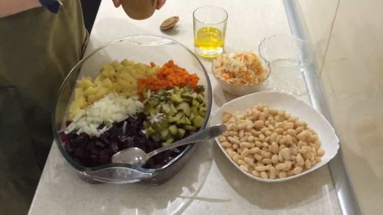 Upang makagawa ng salad, ihalo ang mga sangkap