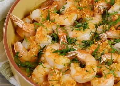 Oven inihurnong prawns sa sarsa ng bawang