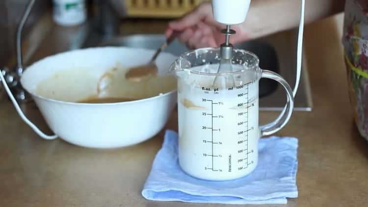 Pagsamahin ang mga sangkap upang makagawa ng sorbetes.