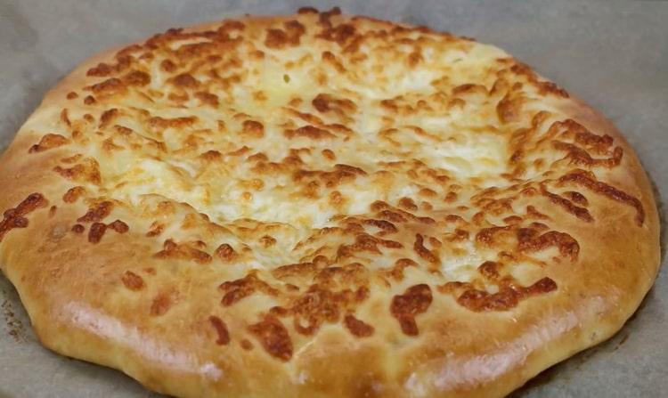 Ang isang simpleng recipe para sa pagluluto khachapuri na may keso sa oven