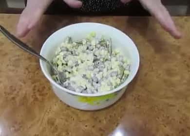 Paano matutong magluto ng masarap na salad na may mga beans ng mais at crackers 🌽