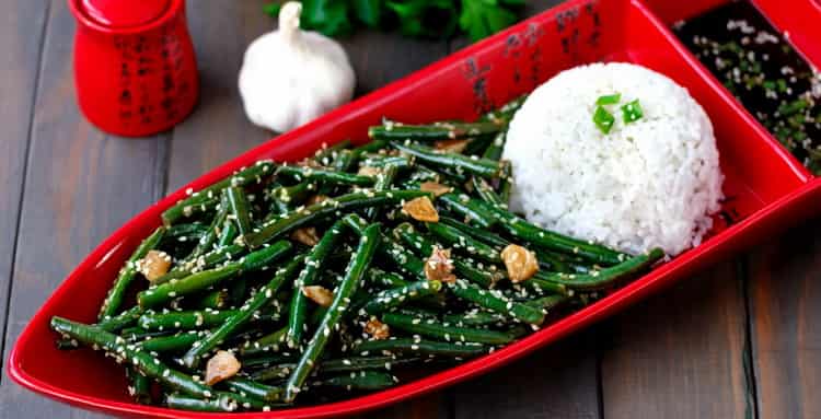 Mga berdeng beans na may bawang at toyo - hakbang-hakbang na recipe