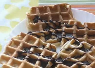 Ang mga curd waffles sa isang multi-baker: isang hakbang-hakbang na recipe na may larawan