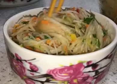 Корейска салата фунчоза - това предястие чудесно за празнична трапеза 🍜