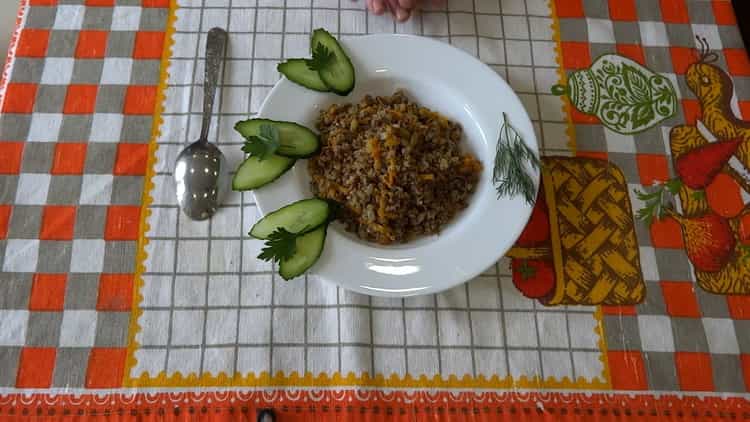 Buckwheat na may tinadtad na karne ayon sa isang hakbang-hakbang na recipe na may larawan