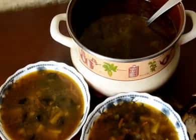 Mushroom sopas ng pinatuyong mga kabute na may perlas barley ayon sa isang hakbang-hakbang na recipe na may larawan