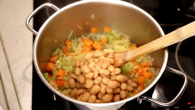 Magdagdag ng beans upang gumawa ng sopas