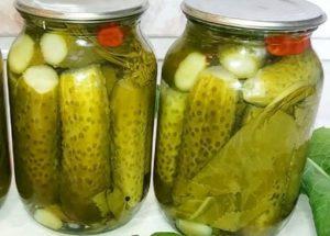 Pagbubuhos ng mga pipino sa mga garapon ng litro: ang tamang recipe na may mga hakbang sa hakbang na larawan.