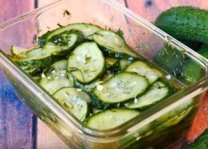 Naghahanda kami ng isang masarap na salad ng hiniwang mga pipino ayon sa isang sunud-sunod na recipe na may isang larawan.