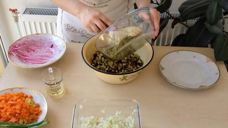 Magdagdag ng mga gisantes upang gumawa ng isang salad