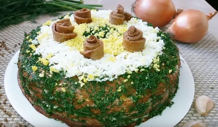 Narito ang tulad ng isang nakakaaliw na cake ng atay mula sa atay ng baboy na nakuha namin sa recipe na ito.