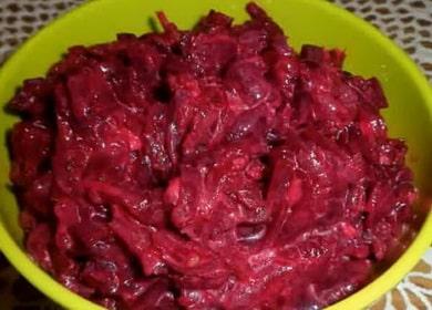 Beetroot salad na may bawang at mayonesa - napaka-simple at masarap 🥣