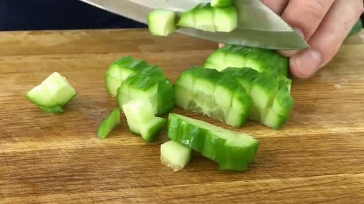 Para sa pagluluto, i-chop ang mga pipino