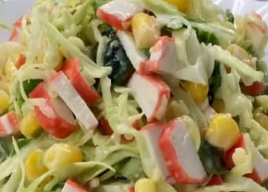 Ang salad na may mga crab sticks at repolyo: isang hakbang-hakbang na recipe na may larawan 🥗