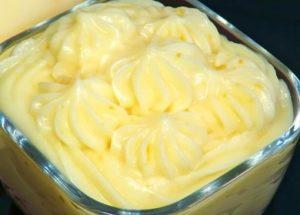 Inihahanda namin ang perpektong custard para sa cake ayon sa isang sunud-sunod na recipe na may isang larawan.