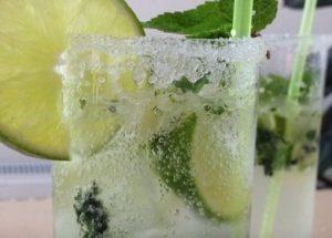 gumawa ng mojito sa bahay: isang di-alkohol na recipe na may mga hakbang sa hakbang na larawan.