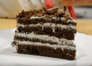 Naghahanda kami ng isang masarap na Black Prince cake ayon sa isang sunud-sunod na recipe na may isang larawan.