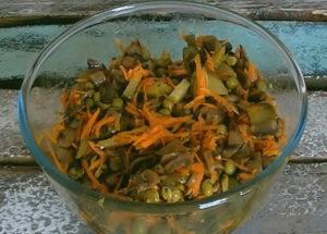 Ang salad na may pritong champignon hakbang-hakbang na recipe na may larawan