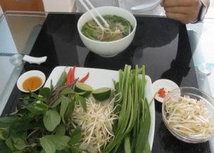 Ang sopas ng Pho Bo sa pamamagitan ng sunud-sunod na recipe na may larawan