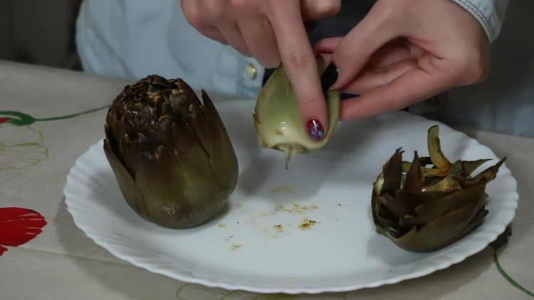 kumain sa ilalim ng artichoke