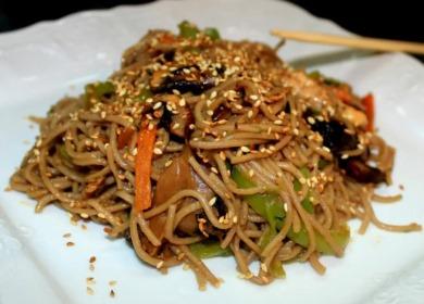  Hapon na pansit na pansit na may manok - isang simpleng recipe