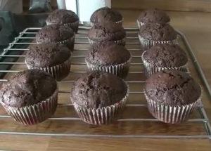 Ang pinaka-masarap na recipe ng cupcakes chocolate mula kay Andy Chef