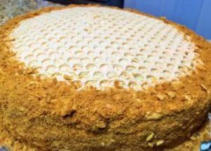 paghahanda ng pinakamahusay na cream ng honey cake