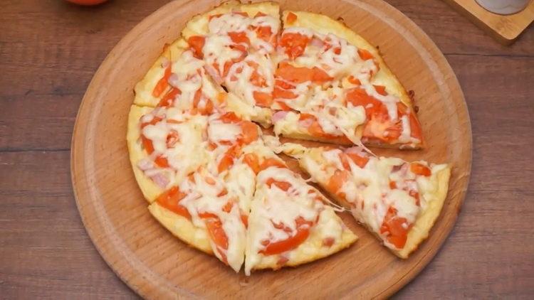 pizza sa isang kawali sa 10 minuto