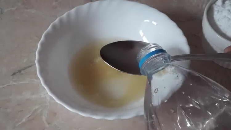 ibuhos ang gelatin ng tubig